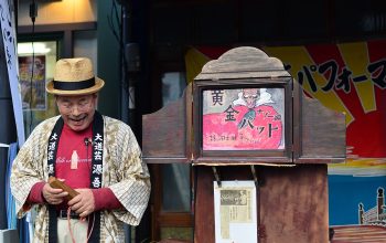 Kamishibai_Performer_In_Japan